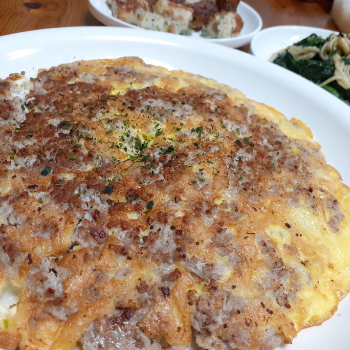材料は2つだけ!ひき肉とたまごのでかたま焼き!